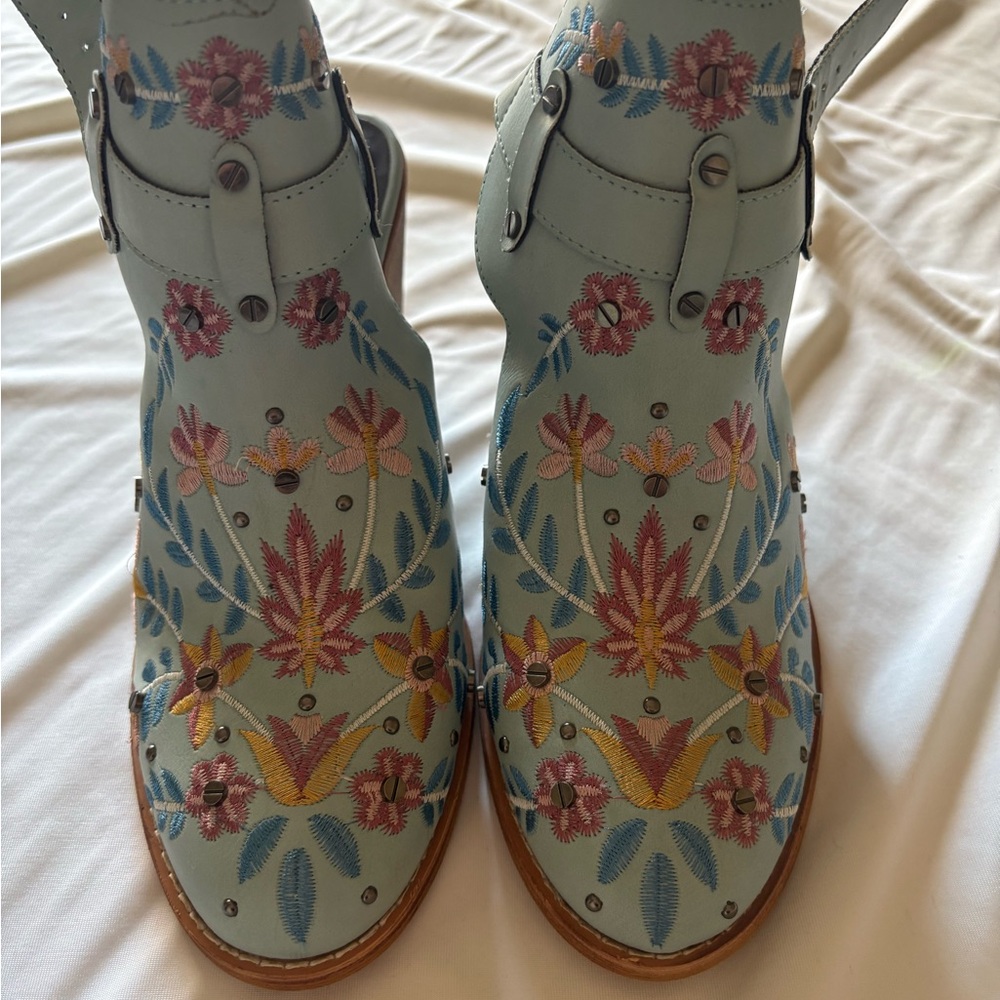 Floral Embroidered Women's Shoes